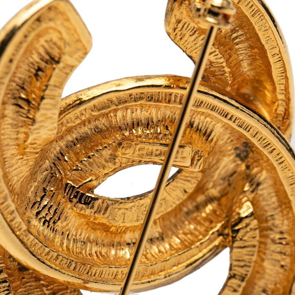 CHANEL Gold Logo Brooch - Picture 3 of 4